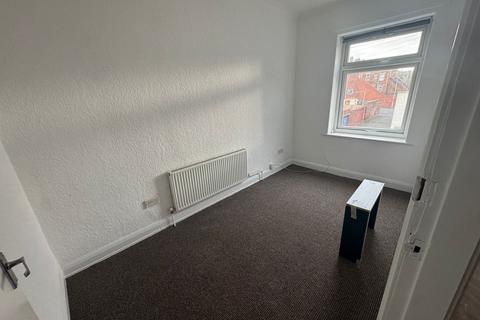 3 bedroom flat to rent, Watt Sreeet, Gateshead NE8