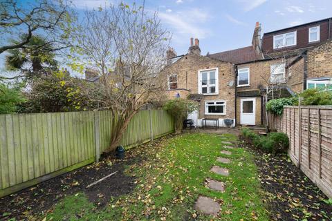 25 Banchory Road, London, SE3 8SL