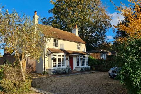 5 bedroom cottage for sale, Townshott Close, Great Bookham KT23