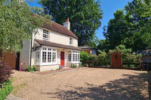 5 bedroom cottage for sale, Townshott Close, Great Bookham KT23