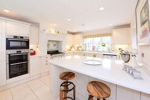 5 bedroom cottage for sale, Townshott Close, Great Bookham KT23