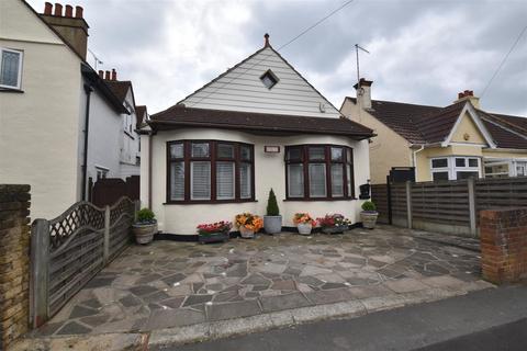 3 bedroom chalet for sale, Central Avenue, Southend-On-Sea