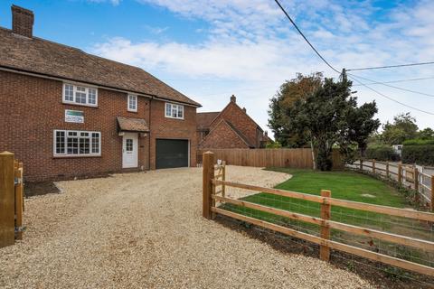 3 bedroom semi-detached house to rent, Oakley, Aylesbury HP18