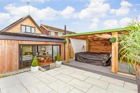 3 bedroom chalet for sale, Flansham Park, Bognor Regis, West Sussex