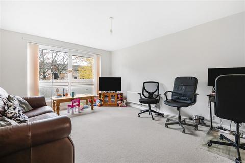 2 bedroom maisonette for sale, Bath Road, Reading