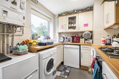 2 bedroom maisonette for sale, Bath Road, Reading