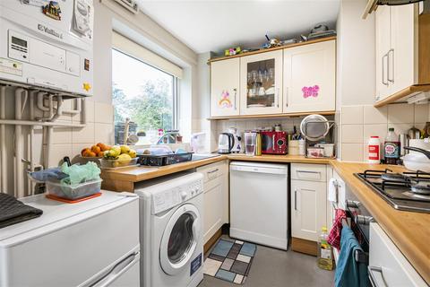 2 bedroom maisonette for sale, Lima Court, Bath Road, Reading