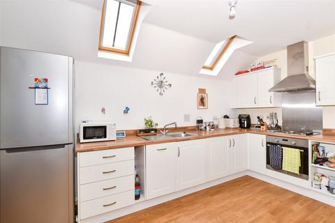 2 bedroom coach house for sale, Teddington Drive, West Malling, Kent