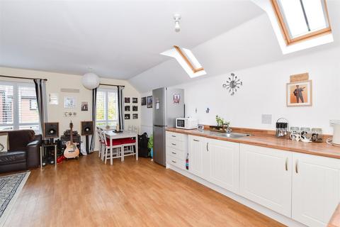 2 bedroom coach house for sale, Teddington Drive, West Malling, Kent