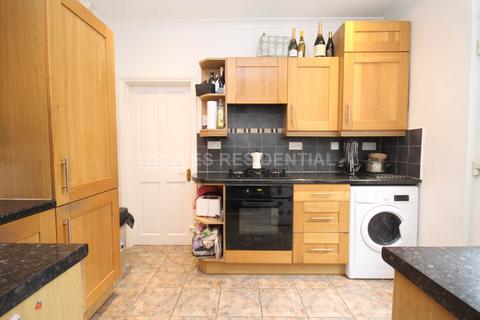 2 bedroom flat for sale, Elm Road, New Malden