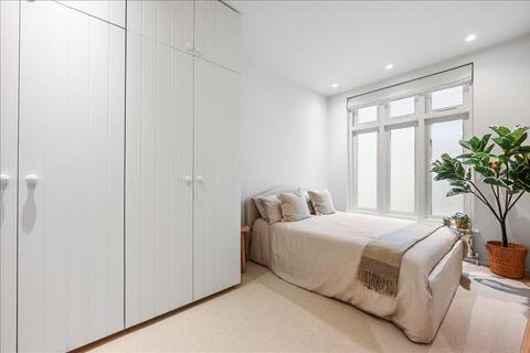 2 bedroom mews to rent, Bingham Place, London, Royal Borough of Kensington and Chelsea, W1U