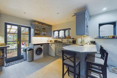 4 bedroom detached house for sale, Kingsway, Hove, BN3 4PD