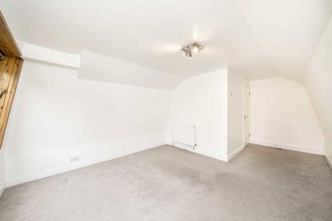 2 bedroom flat to rent, Rosendale Road, London SE21