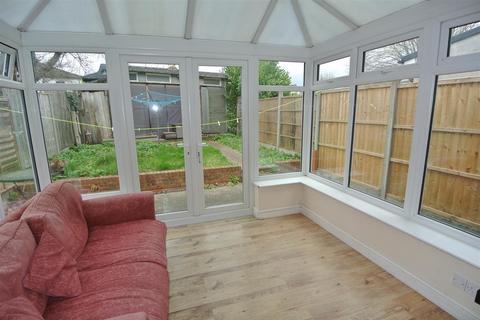 4 bedroom house to rent, Magna Road, Egham TW20