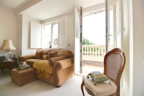 Flat 17, Eastwick Lodge, 4 Village Road, Enfield, EN1 2FB