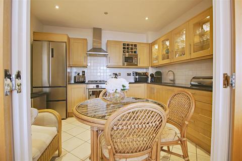 Flat 17, Eastwick Lodge, 4 Village Road, Enfield, EN1 2FB