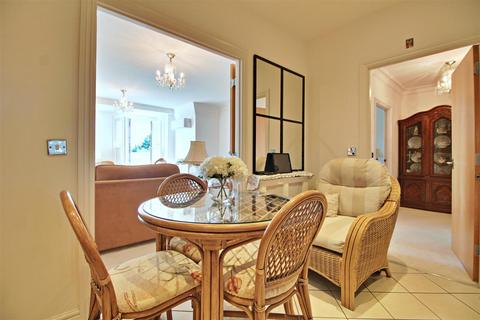 Flat 17, Eastwick Lodge, 4 Village Road, Enfield, EN1 2FB
