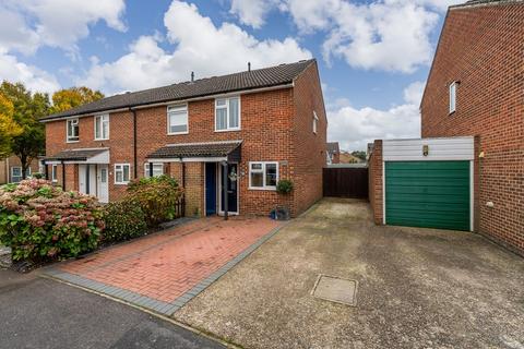 2 bedroom end of terrace house for sale, Calbourne, Netley Abbey, Southampton, Hampshire. SO31 5GS