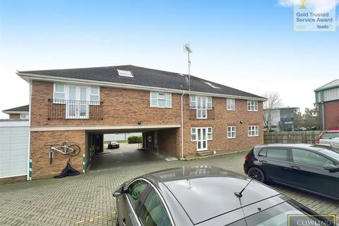 2 bedroom apartment to rent, Bakers Court, Hodgsons Way, Wickford