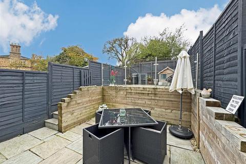 3 bedroom terraced house for sale, Queens Walk, Stamford