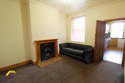 3 bedroom terraced house to rent, Earlesmere Avenue, Doncaster DN4