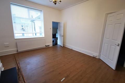 3 bedroom flat to rent, Park Crescent, North Shields, NE30