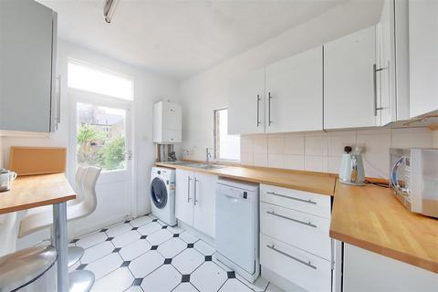 5 bedroom terraced house to rent, Trentham Street Southfields London