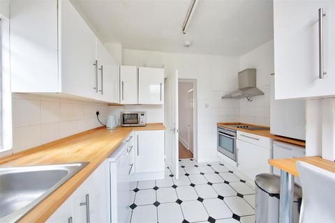 5 bedroom terraced house to rent, Trentham Street Southfields London