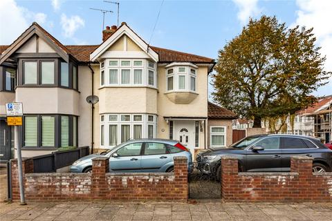 3 bedroom end of terrace house for sale, Gloucester Road, Romford, RM1