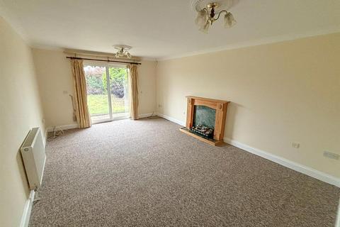 3 bedroom detached bungalow to rent, Aberdale Road, Polegate BN26