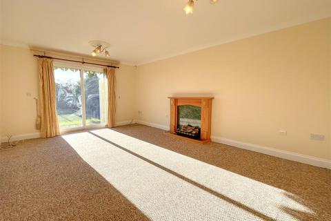 3 bedroom detached bungalow to rent, Aberdale Road, Polegate BN26