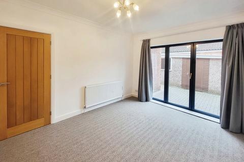 3 bedroom semi-detached house to rent, Marton Grove, Heaton Chapel, Stockport, SK4