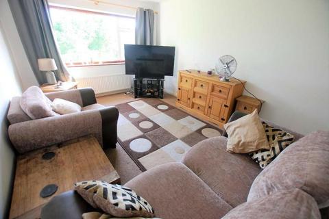 2 bedroom flat to rent, Thornton Road, Potters Bar EN6