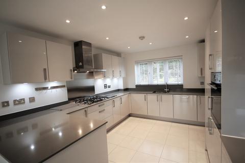 4 bedroom detached house to rent, Tudgey Gardens, Fleet GU51