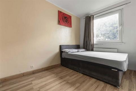 3 bedroom flat for sale, Pitsea Street, London E1