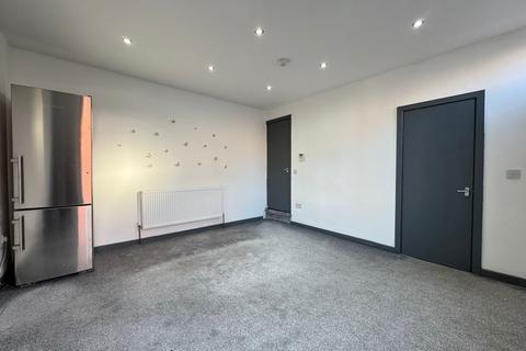 2 bedroom terraced house to rent, Leeds LS11