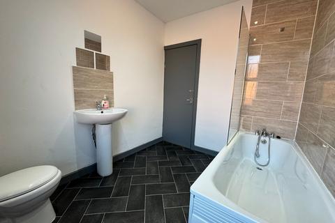 2 bedroom terraced house to rent, Leeds LS11