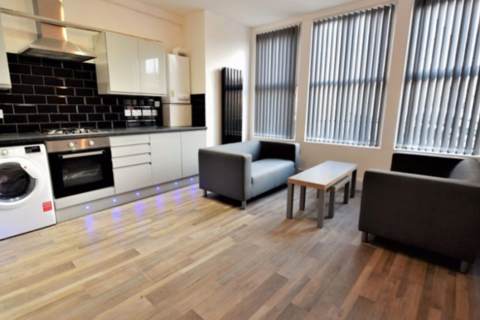 3 bedroom flat to rent, Leeds LS6