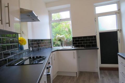 3 bedroom end of terrace house to rent, Goddard street. Oldham OL8 1LQ