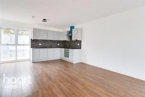 3 bedroom flat to rent, Blackberry Close, Walthamstow