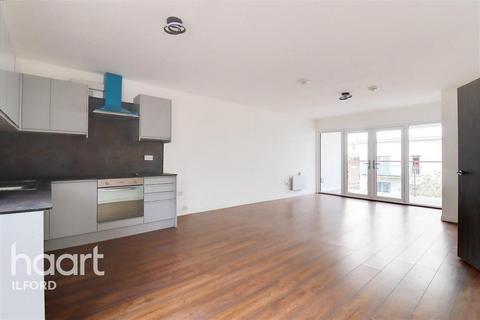 3 bedroom flat to rent, Blackberry Close, Walthamstow