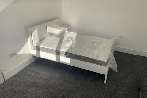 3 bedroom flat to rent, leeds LS6