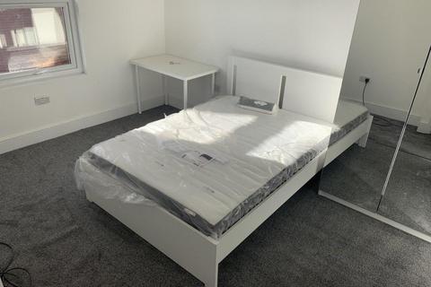 3 bedroom flat to rent, leeds LS6