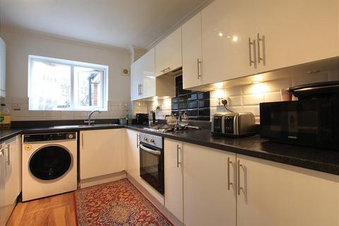 3 bedroom terraced house for sale, Cookham Close, Southall UB2