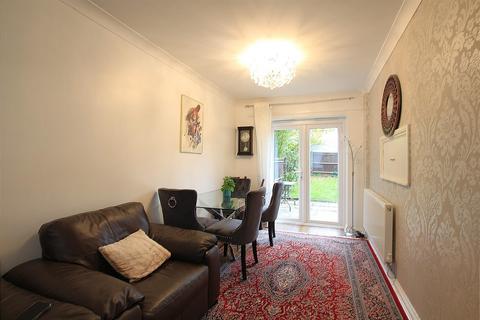 3 bedroom terraced house for sale, Cookham Close, Southall UB2