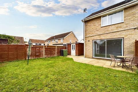 2 bedroom end of terrace house to rent, Frobisher Close, Thetford, IP24