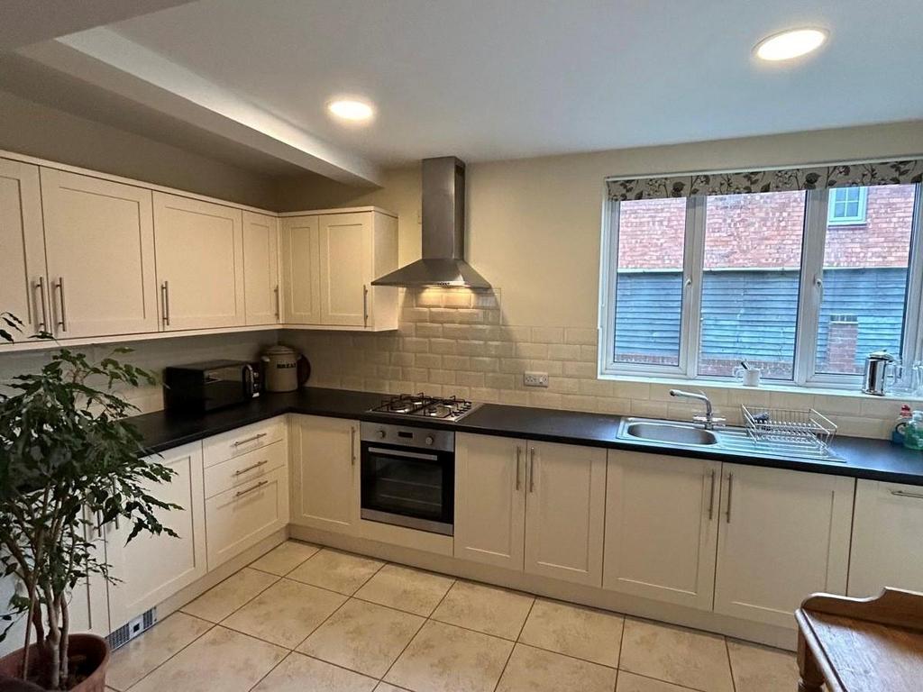 Kitchen 3.jpg