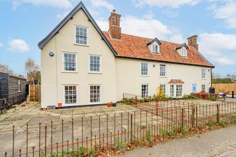 3 bedroom end of terrace house for sale, The Street, Haddiscoe