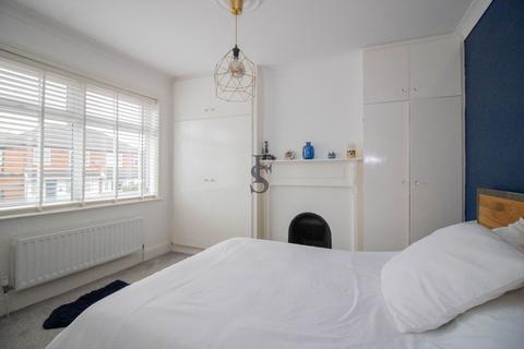 10 Aylestone Drive, Leicester, LE2 8QD