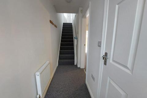 3 bedroom end of terrace house to rent, Skylark Close, Crewe CW1